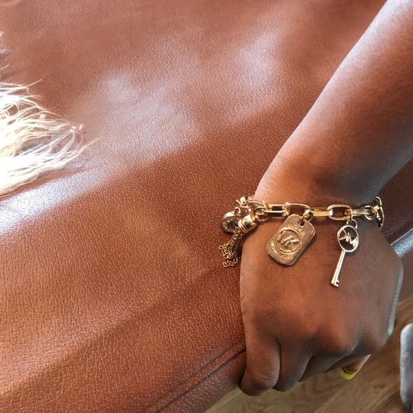 Michael Kors gold bracelet - Picture 6 of 6